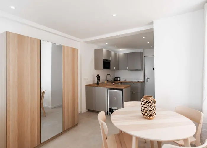 Holiday home Charming - 2p - Sea View - Antibes