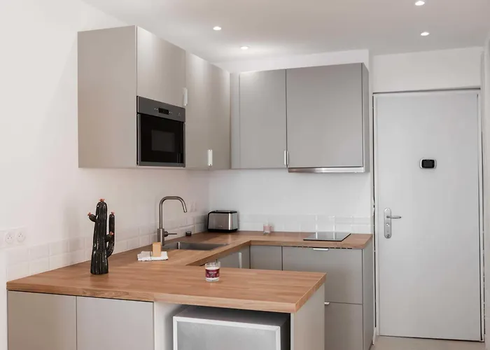 Holiday home Charming - 2p - Sea View - Antibes